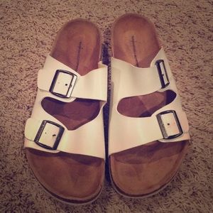 American eagle Sandels size 10